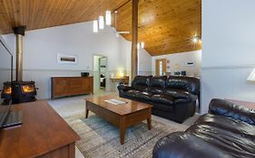 Bushy Lake Chalets